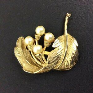 Vintage Goldtone Fallen Leaf & Imitation Pearl Brooch Pin